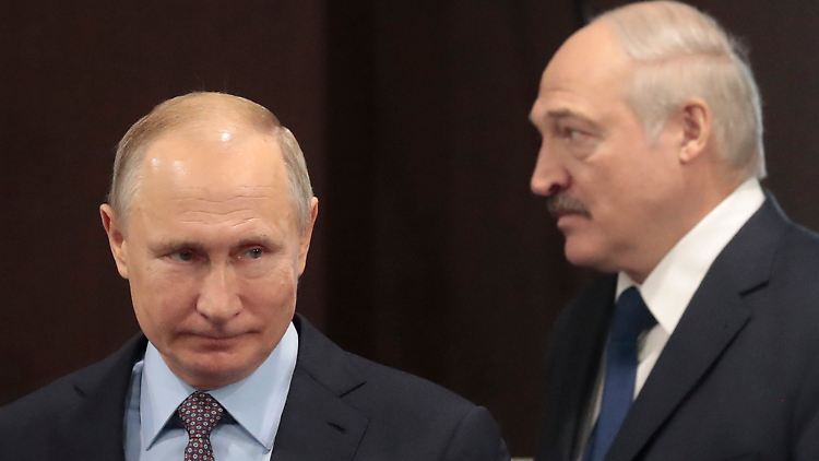 Lukaschenkos Schaukelpolitik zwischen Ost und West ist Geschichte, längst ist er für den Machterhalt komplett auf Putin angewiesen.