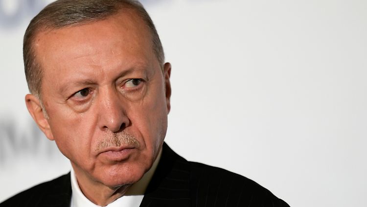 Bisher blockiert Erdogan den NATO-Beitritt Finnlands und Schwedens. Die neue Regierung in Stockholm will ihn umstimmen.