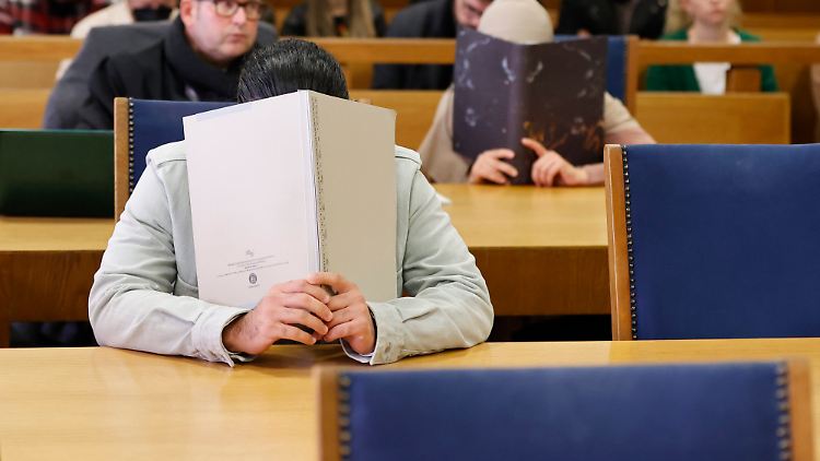 Prozess-Auftakt im Landesgericht Nürnberg-Fürth. Wegen Abrechnungsbetrug in Corona-Testzentren wurde eine mehrjährige Gefängnisstrafe verhängt.