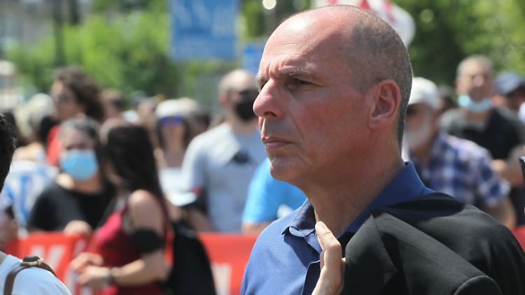 Der Wirtschaftswissenschaftler Yanis Varoufakis war 2015 griechischer Finanzminister und als solcher ein Gegenspieler von Wolfgang Schäuble. Er ist Mitglied des griechischen Parlaments für die linke Partei MeRA25, deren Gründer und Chef er ist.