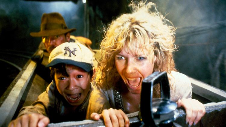 Für "Indie" sowie seine Film-Liaison - die Nachtclubsängerin Willie - und den Jungen "Short Round" geht es in "Indiana Jones und der Tempel des Todes" auf und ab.