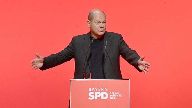 Er freue sich darauf, "weiterhin eng mit Italien in der EU, NATO und G7 zusammenzuarbeiten", so der Kanzler im Meloni-Tweet.