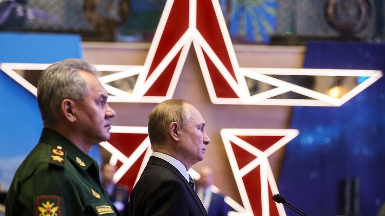 "Unkontrollierte Eskalation in der Ukraine": Der russische Verteidigungsminister Schoigu und Präsident Putin.