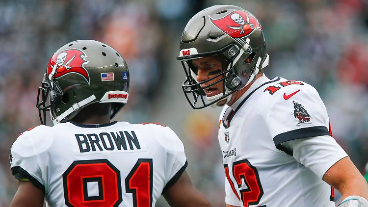 Antonio Brown und Tom Brady spielten einst im selben Team.