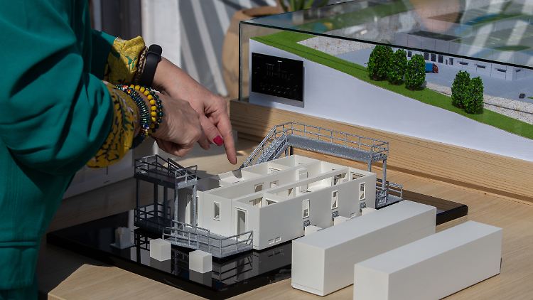 Die Idee der modularen und damit transportfähigen Anlage mit Containern hatte Biontech im Februar 2022 in Marburg vorgestellt.