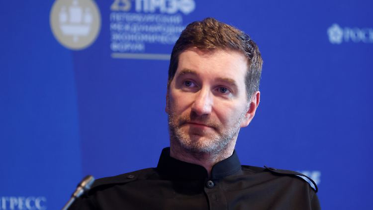 Anton Krassowski galt früher als liberaler Journalist. Jetzt ruft er unter anderem zur Vernichtung der Ukrainer auf. 