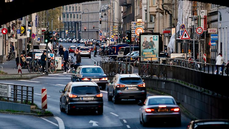 Autos in der Kölner Innenstadt