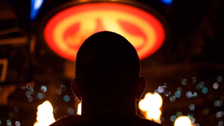13 Klubs in der EuroLeague haben ein festes Teilnahmerecht, die weiteren Klubs werden per Wildcard eingeladen.