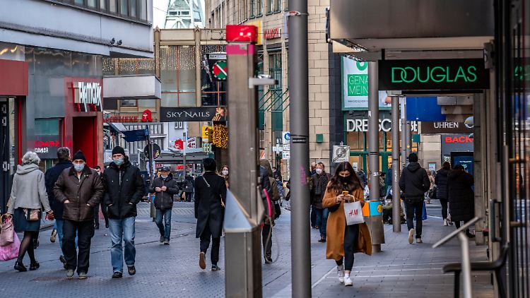 Die Inflation nagt am verfügbaren Einkommen, doch die Konsumstimmung hat sich beruhigt.