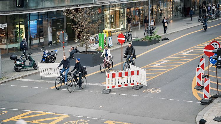 Für Autos tabu: Die Berliner Friedrichstraße/Ecke Französische Straße.