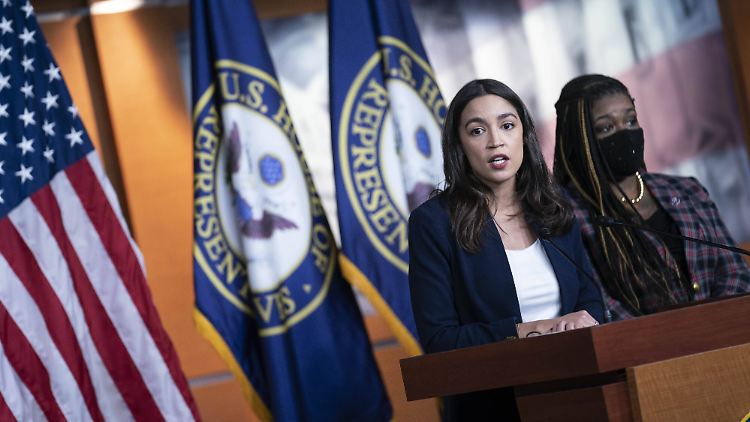 Zu den Unterzeichnern des Briefes zählt auch die bekannte demokratische Abgeordnete Alexandria Ocasio-Cortez (l.).