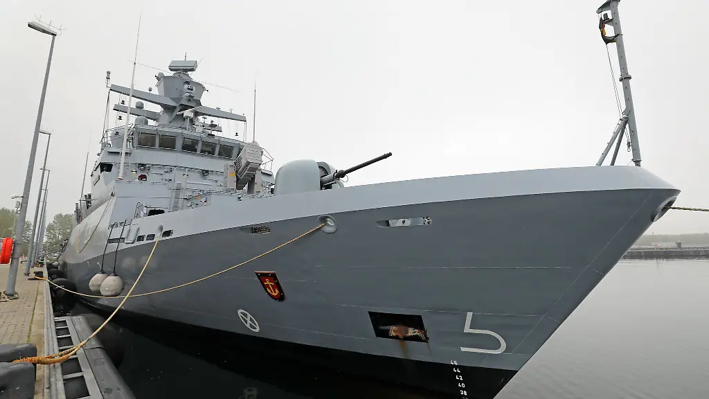 Die-Korvette-Ludwigshafen-am-Rhein-liegt-im-Mai-2019-im-Marinestuetzpunkt-Warnemuende