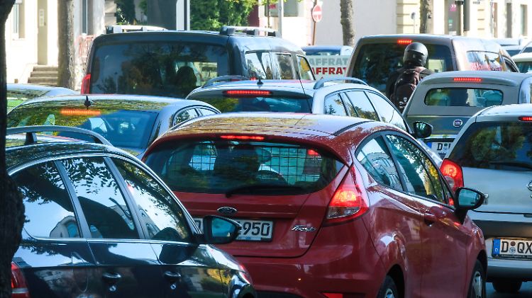 Kaum Reisen, deutlich weniger Pendelverkehr - im ersten Corona-Jahr gingen die CO2-Emissionen deutlich zurück. 