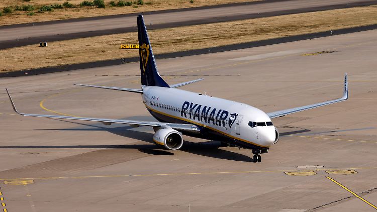 Ryanair zieht sich in Deutschland von den Drehkreuzen Frankfurt und München zurück und setzt zunehmend auf kostengünstige Regionalflughäfen.