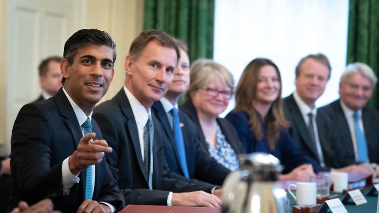 Alle neuen Minister an einem Tisch: Premier Sunak will die zerstrittenen Flügel der Tories wieder versöhnen.