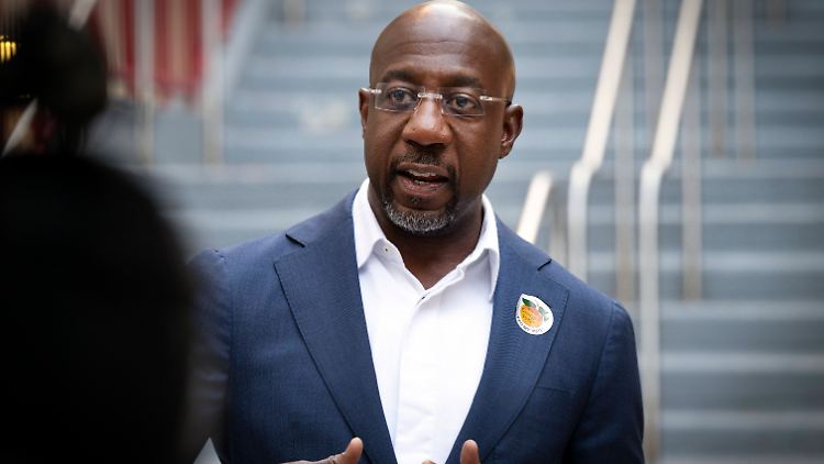 Für die Demokraten tritt wieder Raphael Warnock an, der bereits seit zwei Jahren im Senat sitzt.