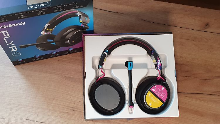 Zwischen Kabel und Bluetooth kann man mit dem PLYR mit zwei Handgriffen wechseln.