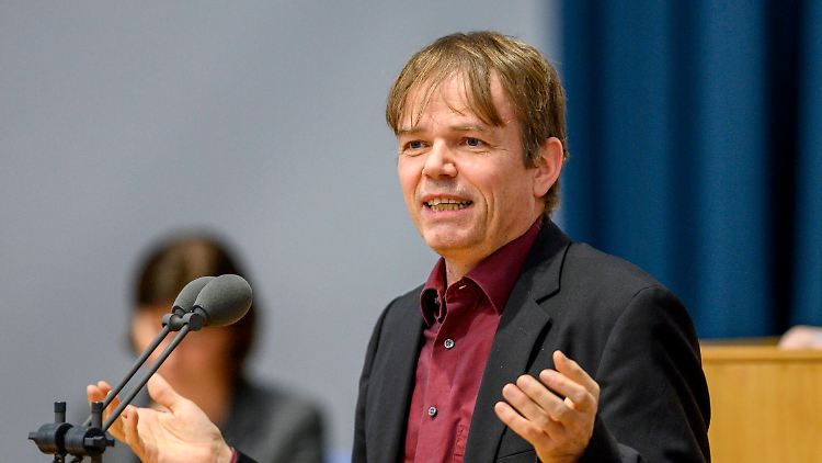 Hartenfels trat 1984 bei den Grünen ein und wurde 2011 als Kandidat im westpfälzischen Landkreis Kusel in den Landtag gewählt.