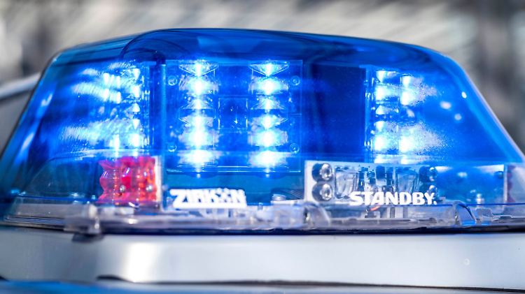 Das Haus sei nach der Explosion zwar unbewohnbar gewesen, aber auch nicht so stark beschädigt, dass die Statik beeinträchtigt sei, sagte ein Polizeisprecher.