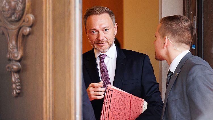 Vor allem die Mehrwertsteuer füllt die Kassen von Bund, Ländern und Gemeinden. Finanzminister Lindner sieht trotzdem keine Spielräume.