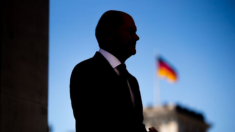 "Im Grunde sind doch alle zufrieden, dass Scholz die Verantwortung auf sich genommen hat", heißt es in Regierungskreisen.