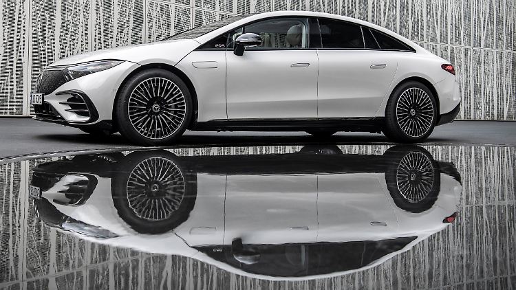 Wer S-Klasse auf Elektroauto-Niveau erleben möchte, muss derzeit noch bei Mercedes bleiben und zum EQS greifen.