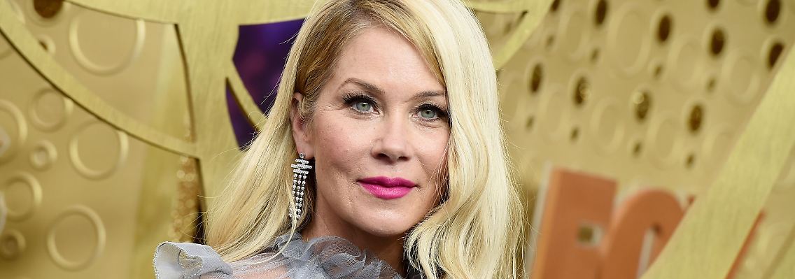 Christina Applegate trifft bei den Primetime Emmy Awards in Los Angeles ein (2019). Sie berichtet ihren Fans von ihrer neuen Krankheit.