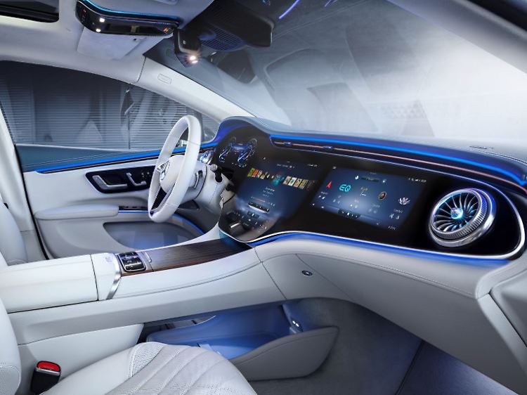 Der Mercedes EQS 580 4Matic ist mit reichlich KI ausgestattet - und mit einem Hyperscreen.