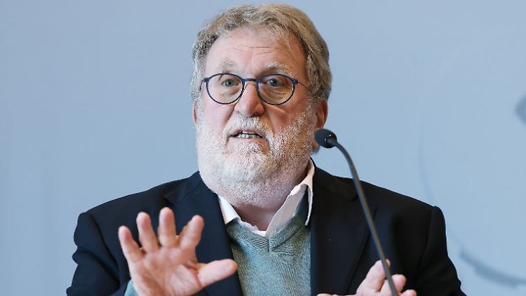 STIKO-Chef Mertens: "Zu der Definition der Pandemie gehört nicht die Erkrankungsschwere."