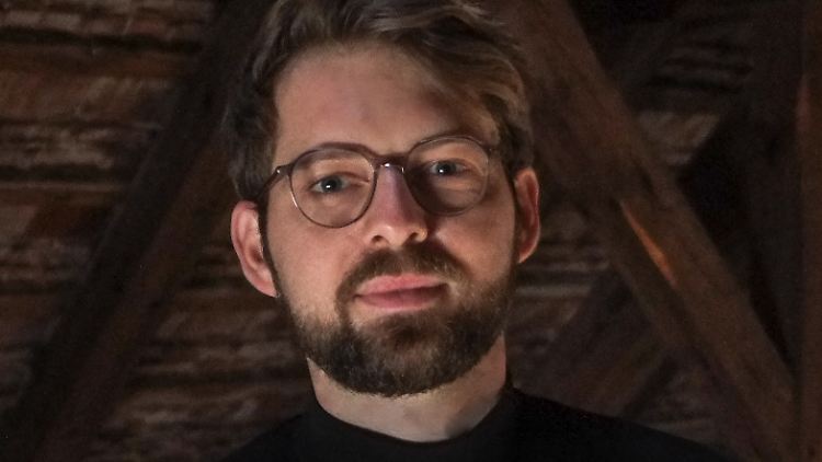 Jannis Julien Grimm ist Konfliktforscher an der Freien Universität Berlin und forscht seit Jahren intensiv zur Hisbollah und dem Libanon.