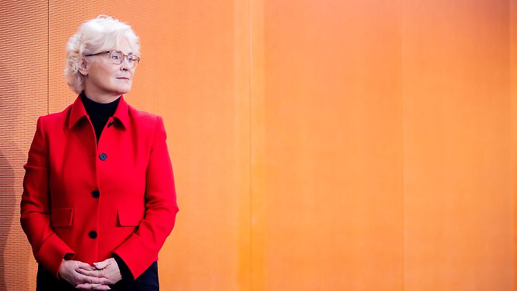 Hat das Sondervermögen der Bundeswehr überstrapaziert: Verteidigungsministerin Lambrecht.