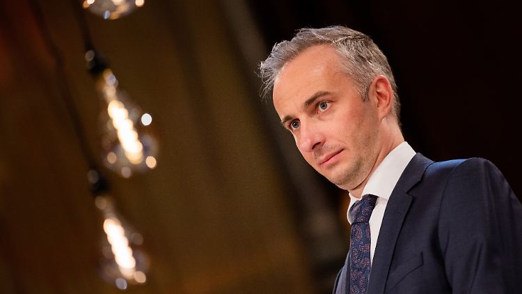 Jan Böhmermann ist Moderator der Sendung  "ZDF Magazin Royale".