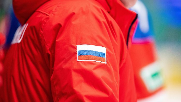 Russland ist aktuell von allen FIFA- und UEFA-Spielen ausgeschlossen, aber in beiden Verbänden noch Mitglied.