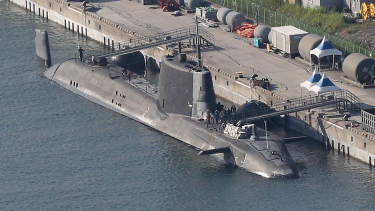 Das britische Atom-U-Boot HMS Artful ankert in Südkorea.