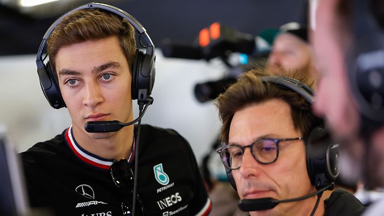 Toto Wolff (r.) ist mit der Strafe überhaupt nicht zufrieden.