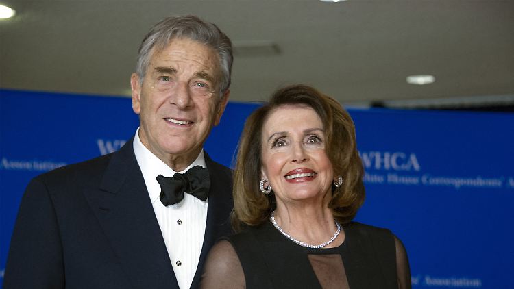 Nancy Pelosi mit ihrem Ehemann Paul, der unmittelbares Opfer des Angriffs wurde.