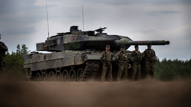 Wunsch der ukrainischen Führung: deutsche Leopard-Panzer - auch zum Schutz der Besatzung.