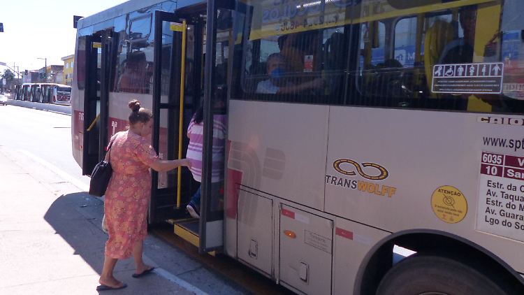 Am Wahltag durften Wähler den öffentlichen Nahverkehr kostenlos benutzen.