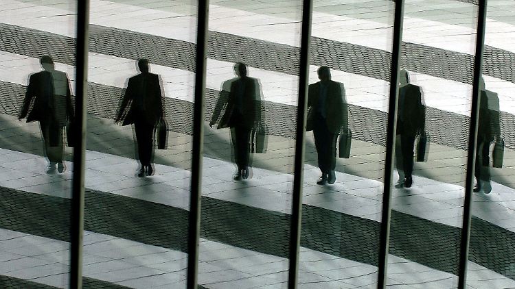 Sind die Prognosen am Arbeitsmarkt düster, bleibt Betrieben, die nicht genug Arbeit für ihre Beschäftigten haben, immer noch das Instrument der Kurzarbeit.