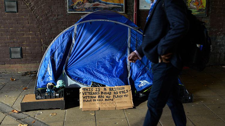 Londons Bürgermeister Sadiq Khan rief die Regierung auf, umgehend Maßnahmen gegen steigende Rechnungen und Wohnkosten zu ergreifen.