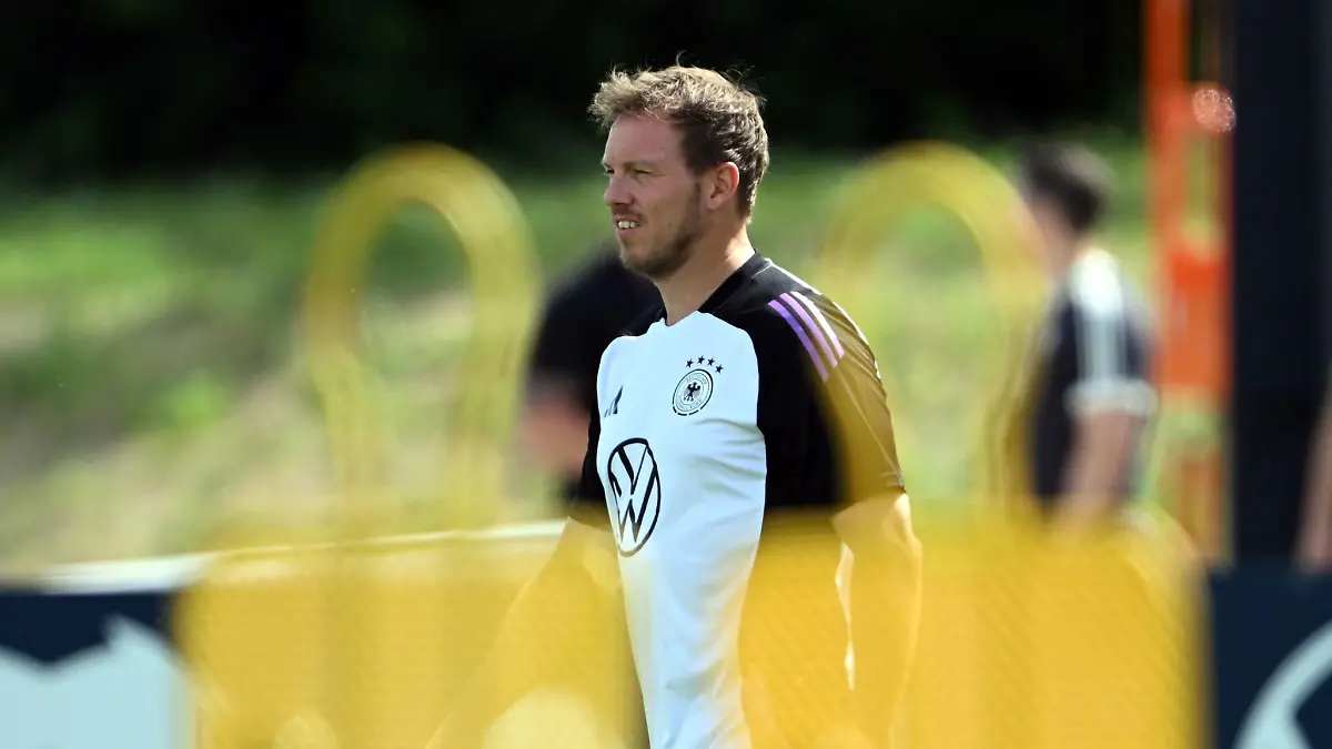 Bundestrainer-Julian-Nagelsmann-beim-Abschlusstraining-vor-dem-Griechenlandtest