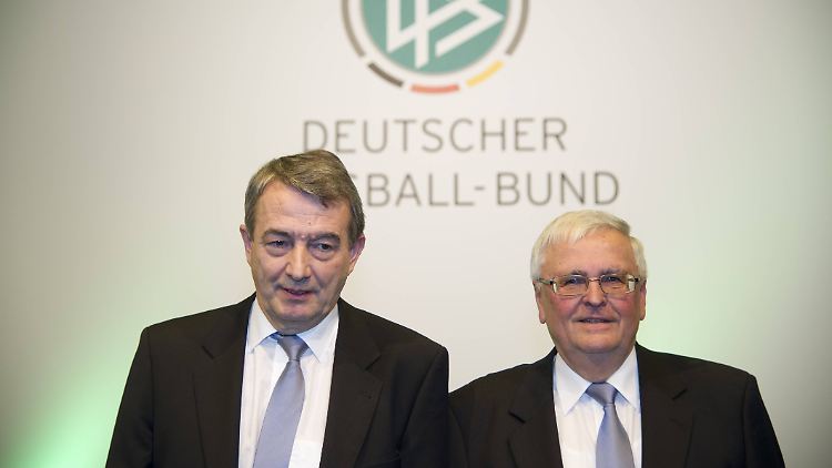 Wolfgang Niersbach (l.) und Theo Zwanziger beim DFB-Bundestag im Jahr 2012. 