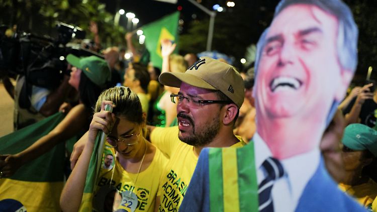 Viele Bolsonaro-Anhänger wollen die Niederlage ihres Favoriten noch nicht wahrhaben.