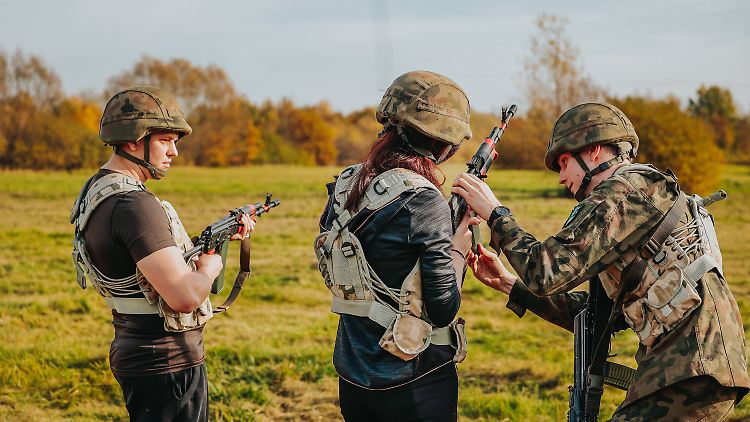 Wie halte ich eigentlich ein Gewehr - Polen will den eigenen Bürgern den Umgang mit der Waffe näherbringen.