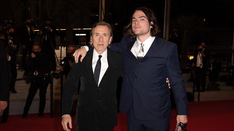 Tim Roth (links) mit Sohn Cormac bei einer Preisverleihung.  