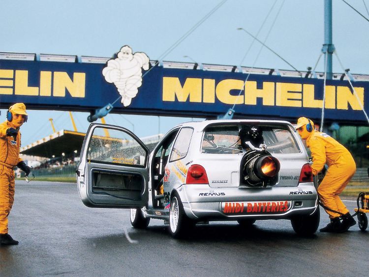 Im Vorfeld des 24-Stunden-Rennens auf dem Nürburgring startete 1999 der 300 km/h schnelle Twingo-Jet-Prototyp mit Düsentriebwerk.