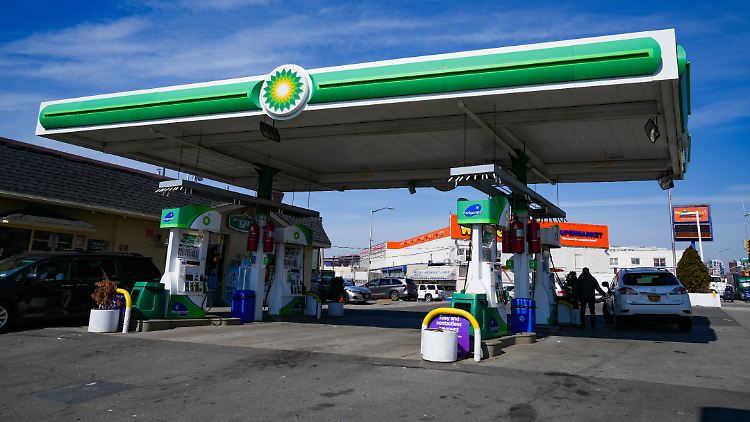 In Großbritannien gibt es bereits eine Übergewinnsteuer, von der Shell und BP betroffen sind. 