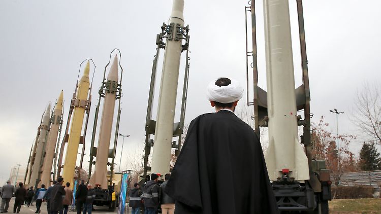 Waffenschau im Iran - Teheran könnte zum wichtigsten Unterstützer Russlands in seinem Krieg gegen die Ukraine avancieren.