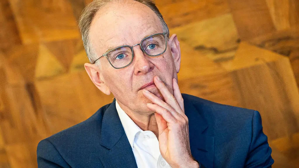 Ralf-Meister-Landesbischof-der-evangelisch-lutherischen-Kirche-Hannover-nimmt-an-einer-Pressekonferenz-zu-einem-unabhaengigen-Bericht-ueber-sexualisierte-Gewalt-in-der-evangelischen-Kirchengemeinde-Oesede-teil