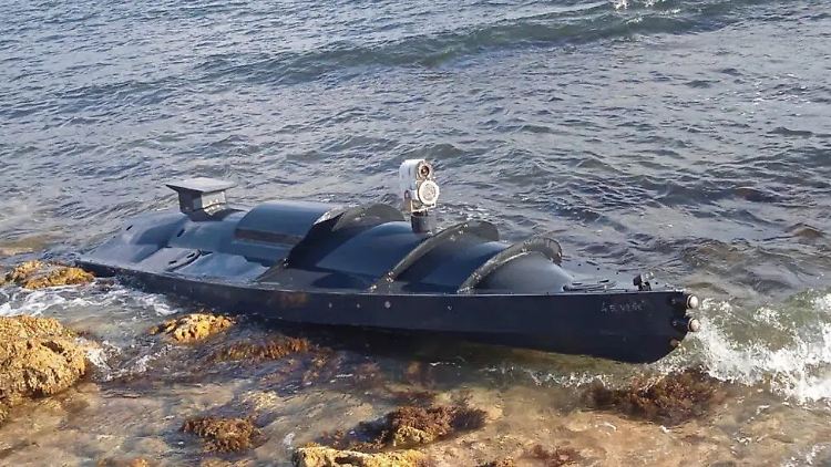 Das Foto zeigt die Schwimmdrohne, die im September bei Sewastopol angeschwemmt wurde.